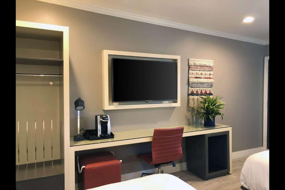 Standard Room, 2 Queen Beds, Non Smoking interior
